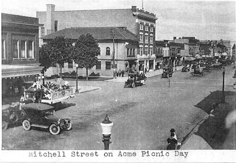 Holmquist Coll. Acme Truck Parade