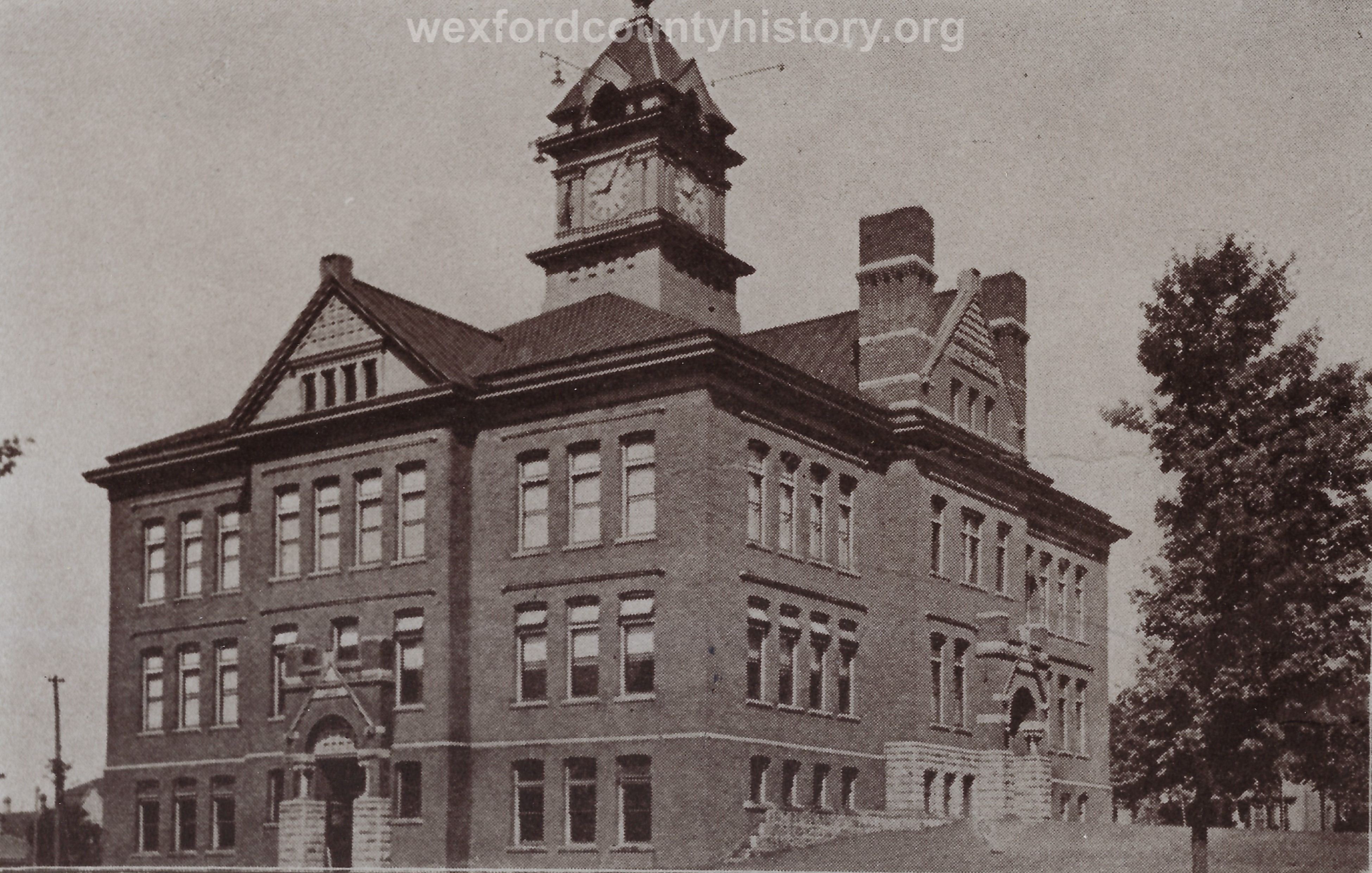 The First Brick Central High School (1890 - 1911)