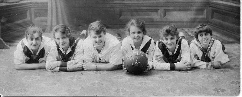 1916 Girls Basketball Team