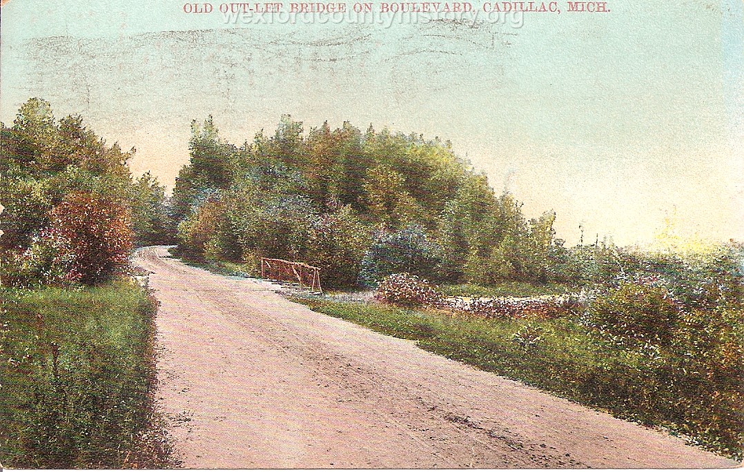 Cadillac-Recreation-Old-Outlet-Bridge-The-North-Boulevard-roadway-was-constructed-by-the-Mitchell-family.-This-1907-or-earlier.-photo-was-taken-approaching-the-Black-Creek-1