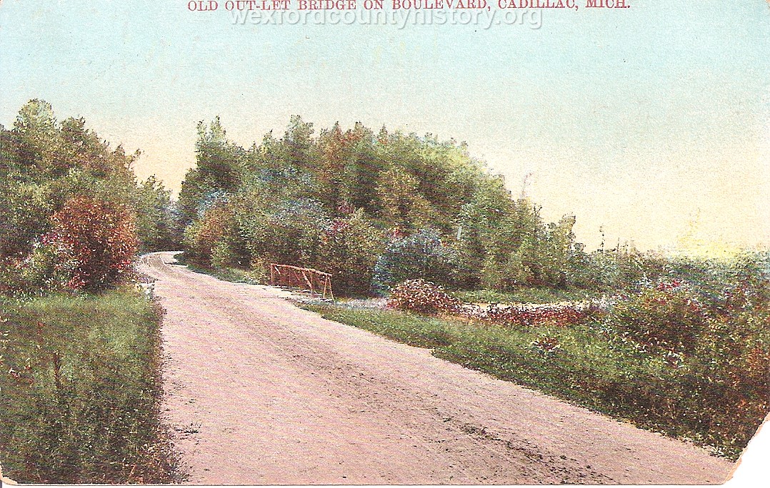 Cadillac-Recreation-Old-Outlet-Bridge-The-North-Boulevard-roadway-was-constructed-by-the-Mitchell-family.-This-1907-or-earlier.-photo-was-taken-approaching-the-Black-Creek-4