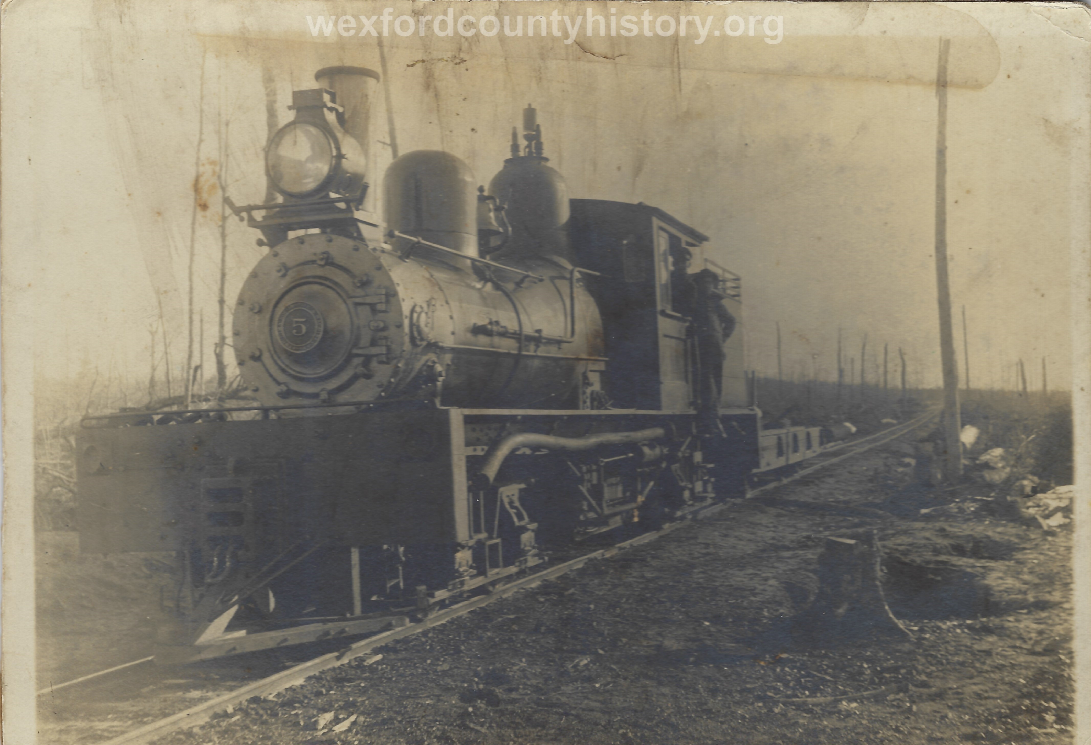 Cadillac-Railroad-Locomotive-on-Lumber-Railroad